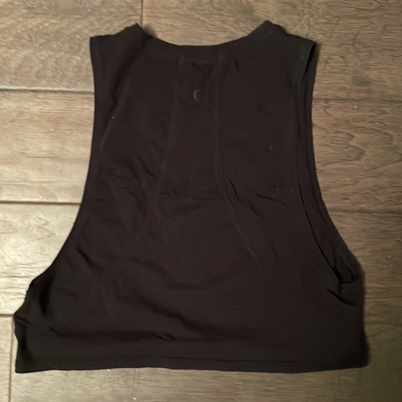 Lululemon crop top size 2 - Picture 2 of 3
